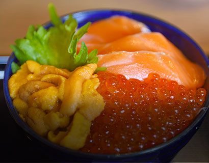 地域グルメを地元の店で