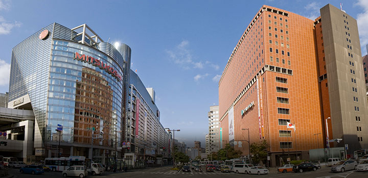 屋台や観光名所、デパートも徒歩圏内