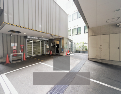 ホテル敷地内駐車場あり