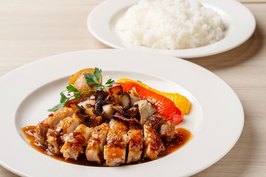 グリルチキンステーキ ガーリックソース添え