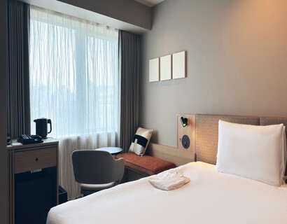 静かな客室で快適なステイを