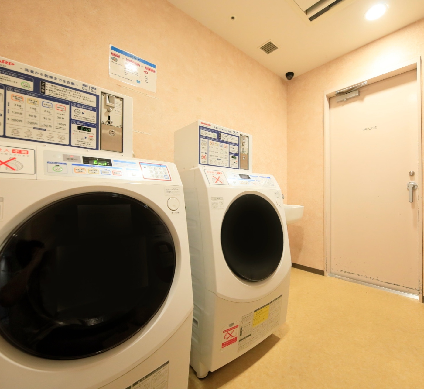 画像:コインランドリー