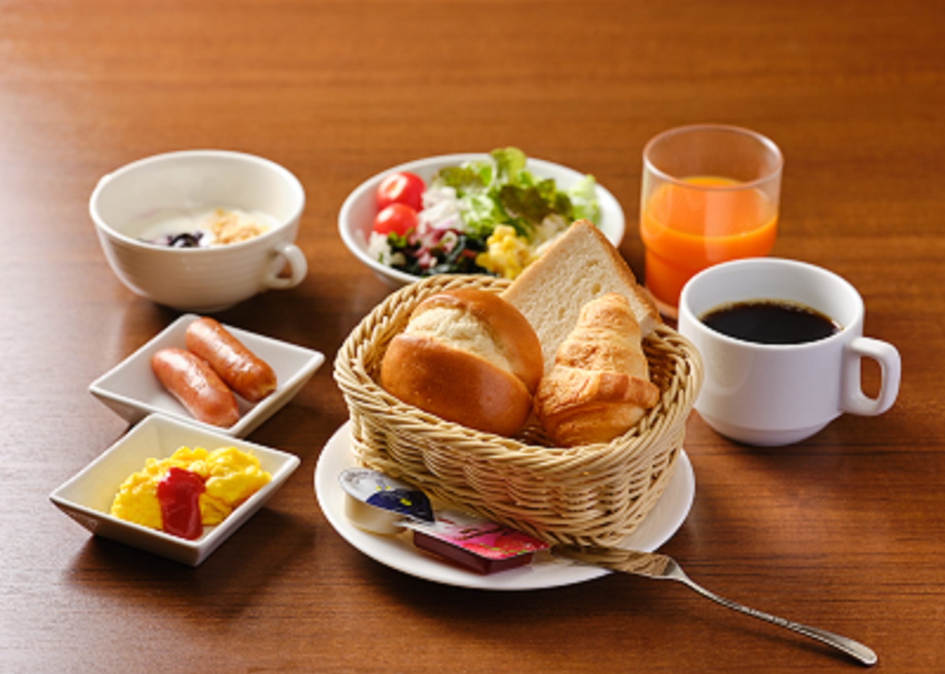 パン・サラダなど洋食のメニューもございます。