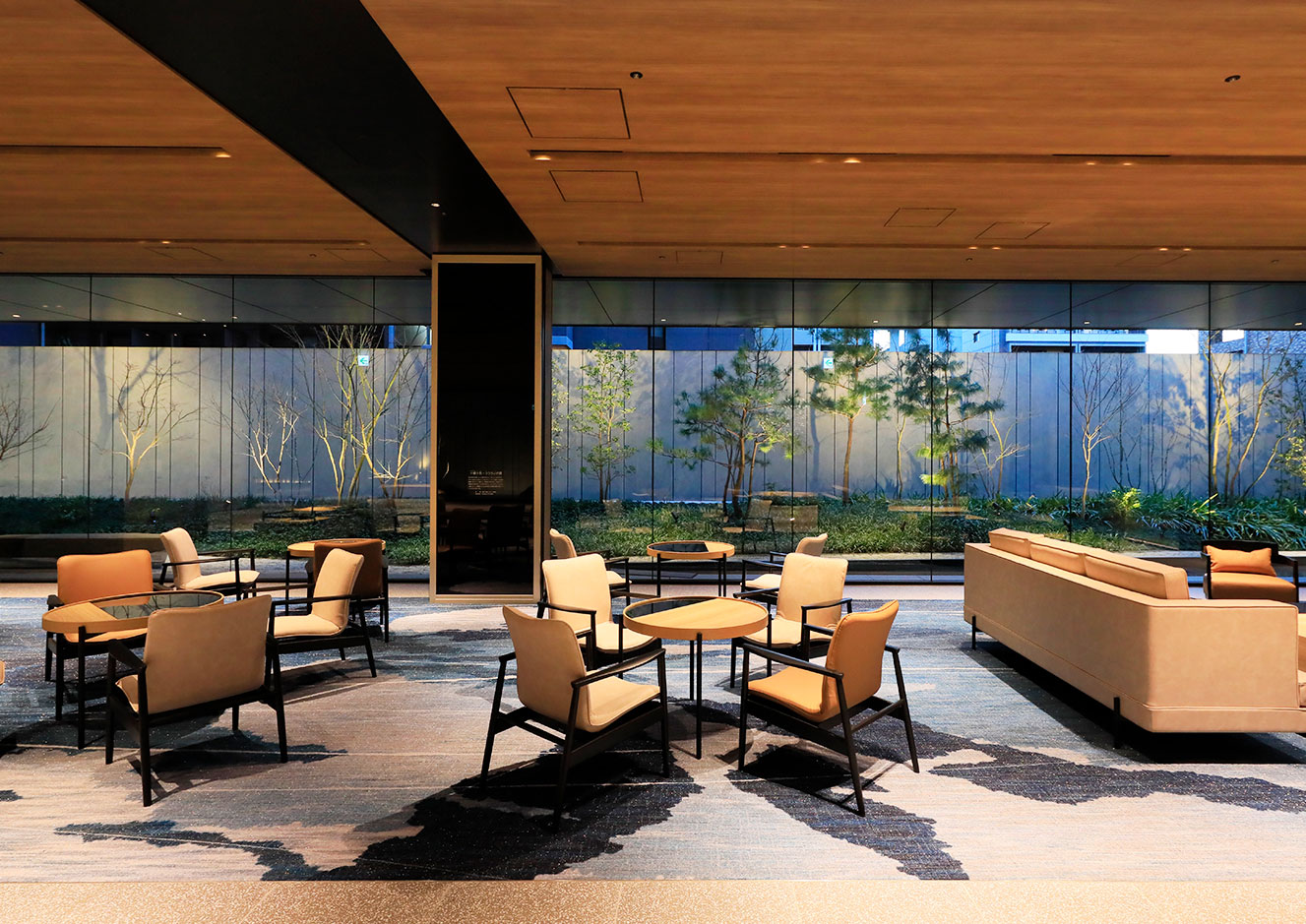 画像:ホテルロビー