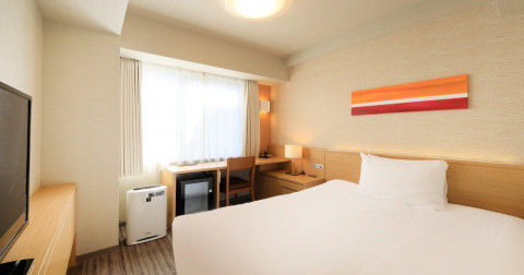 画像:清潔感を重視したデュベスタイルのベッド