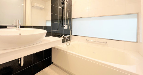 画像:ガラス窓付きバスルーム、バス・トイレ別 客室有り