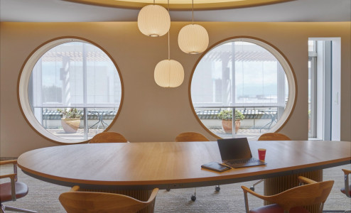 <br><br><br><br><br><br><br><br>【スキマ時間のワークスペースとしても】