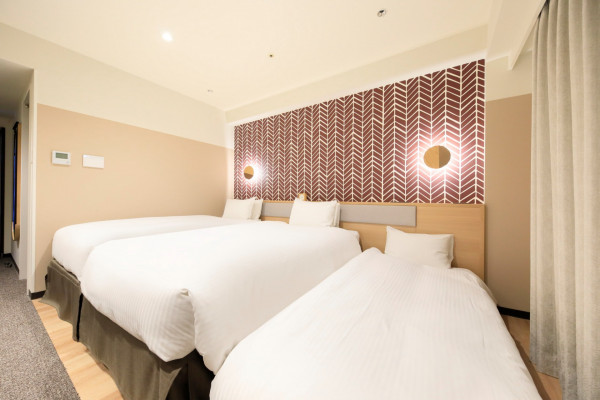 大人3名利用時はエキストラベッドをお入れします。