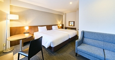 画像:清潔感を重視したデュベスタイルのベッド