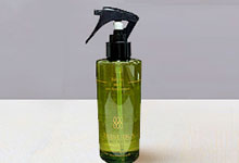 画像:清水香(消臭スプレー)