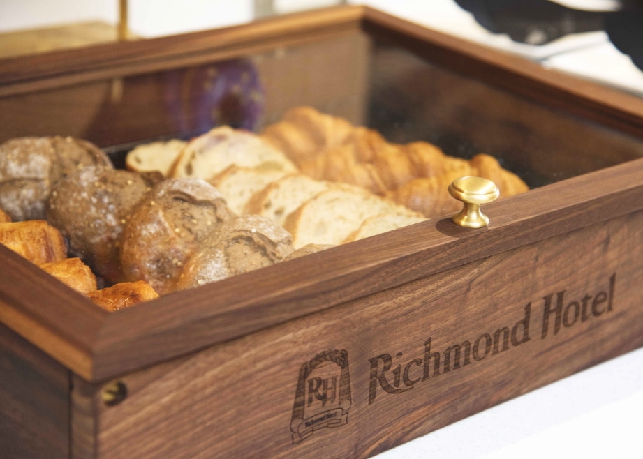 パンは数種類ご用意しております。